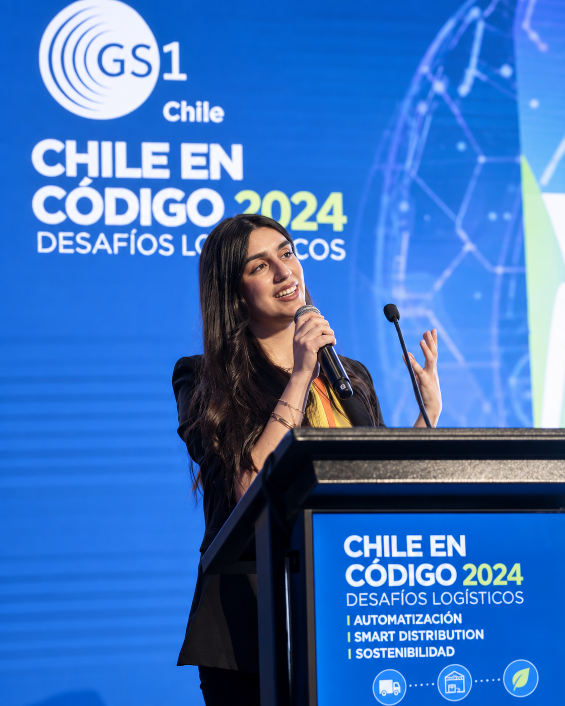 Francisca Barriga presentando en un evento